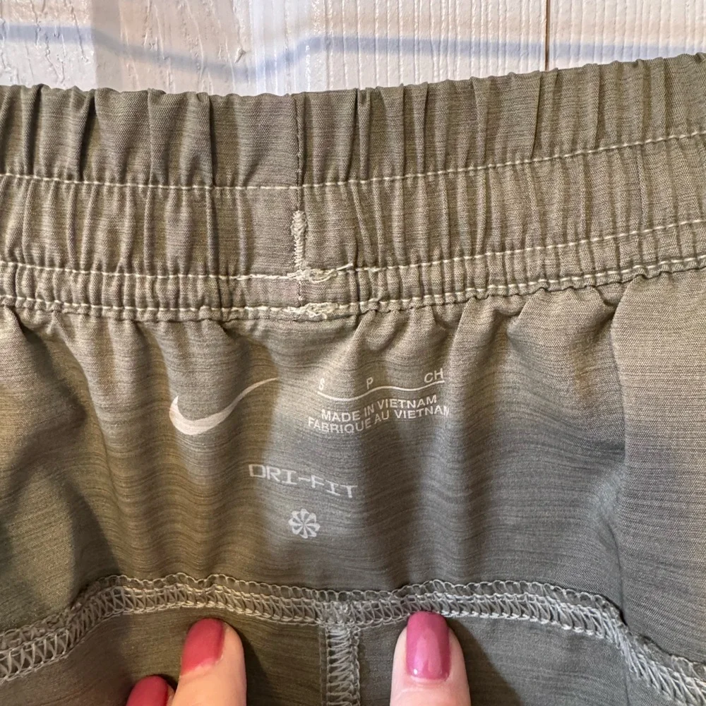 Nike Men’s Olive Green Athletic Shorts with Blue Drawstring Size Small Pockets
